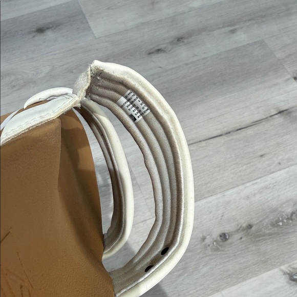 Reef Cream and Tan Cushioned  Comfort Slide Sandals Size 9 - Picture 13 of 13